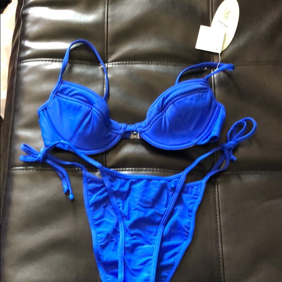 Bikini - Picture 1 of 1